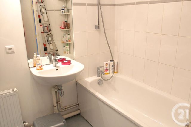 Appartement F4 à vendre - 4 pièces - 74.15 m2 - GARGES LES GONESSE - 95 - ILE-DE-FRANCE - Century 21 Stalingrad